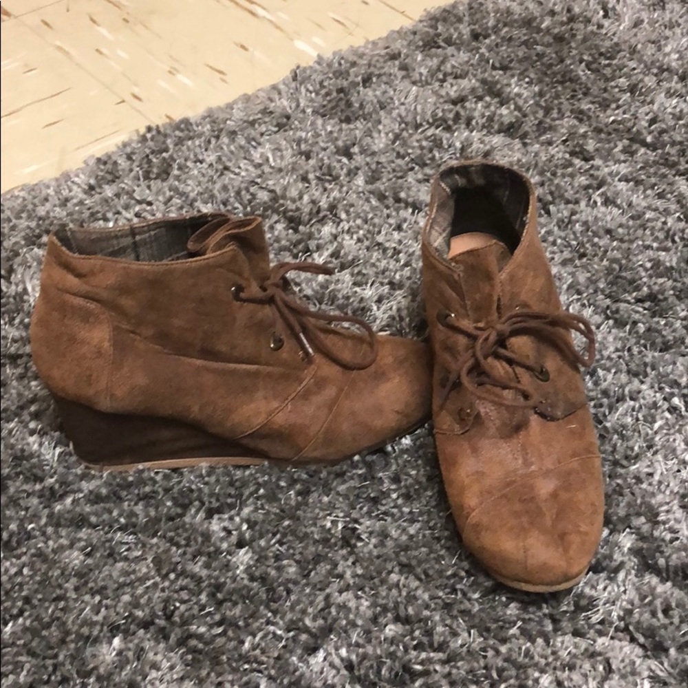Brown Wedges